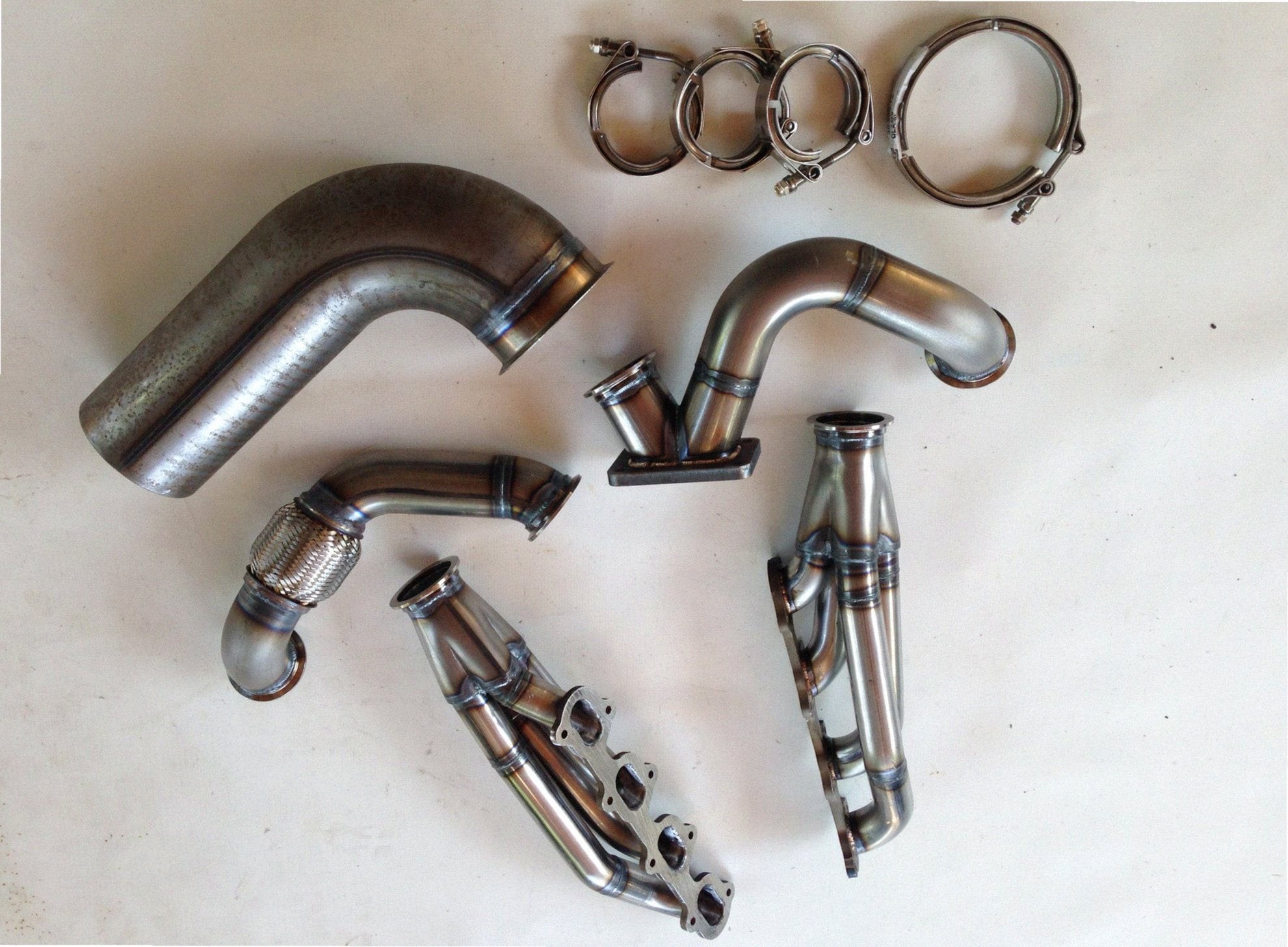 Modular 4V TO6 Turbo Race Kit — detail view of merge collector, flex bellow joint, and V-band connection