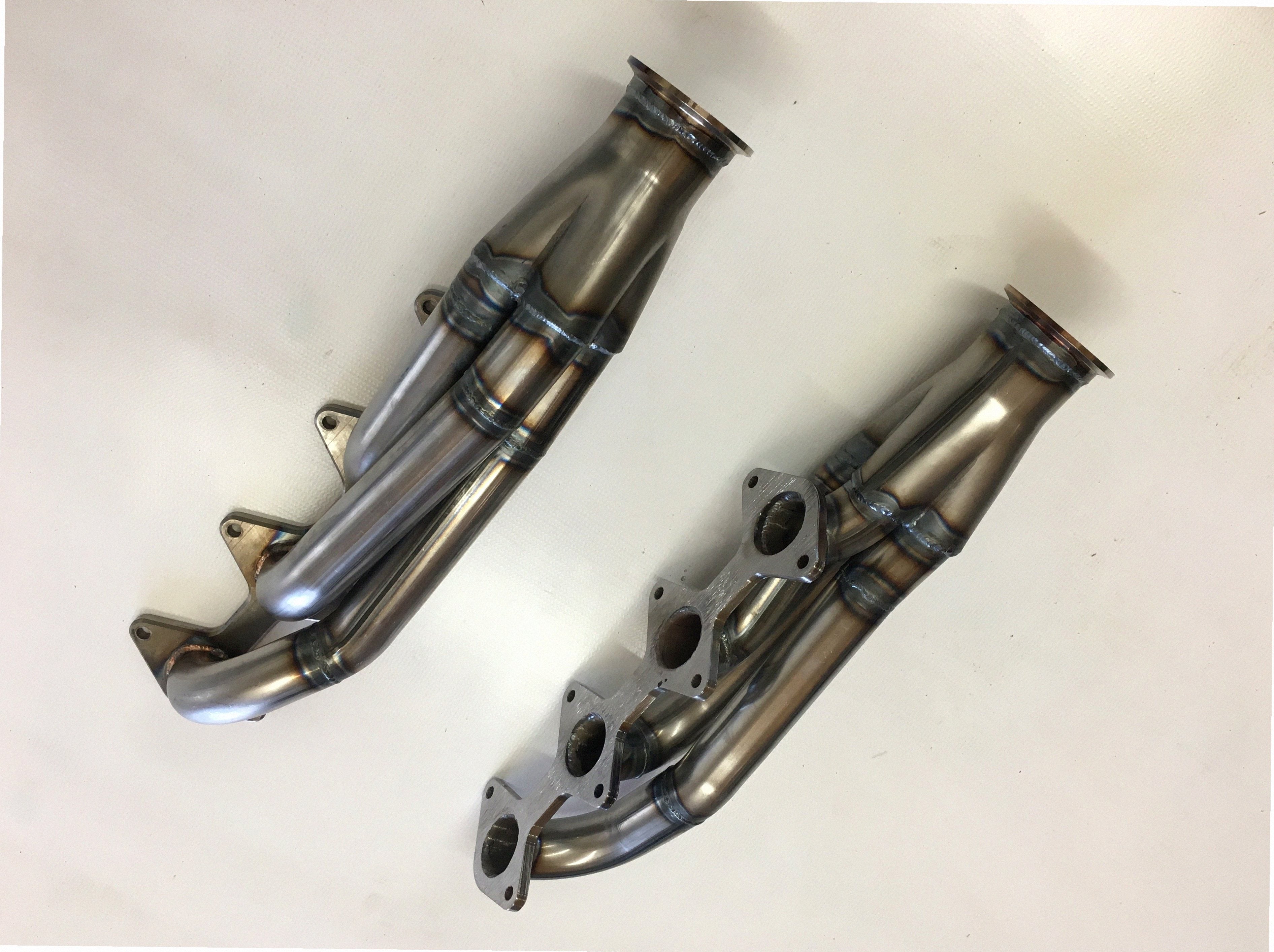5.4 3 V Facing Forward Headers — detail view of merge collector, flex bellow joint, and V-band connection