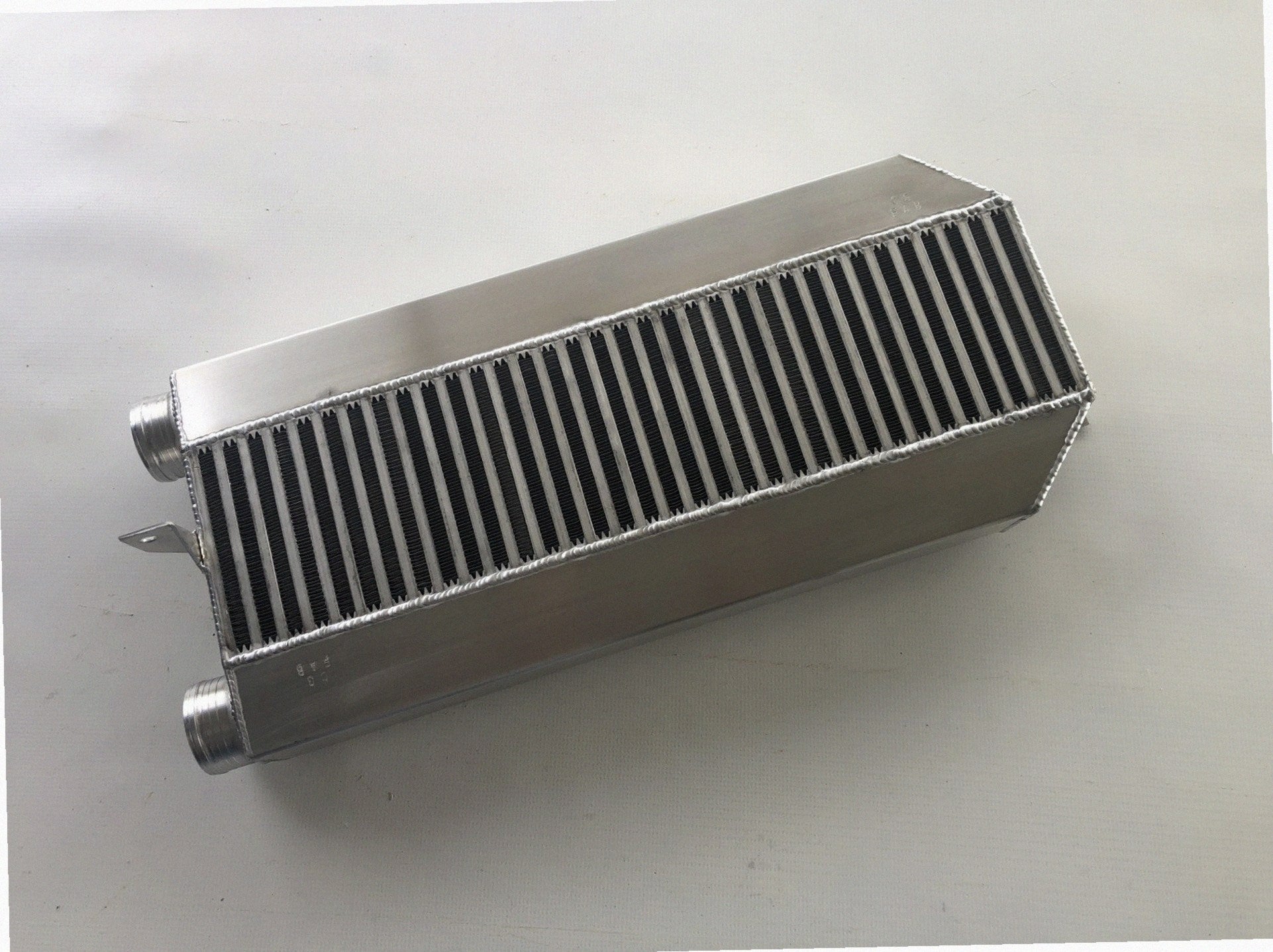 94/95 Turbo Intercooler 3 1/2" — TIG-welded aluminum end tank with charge pipe stubs