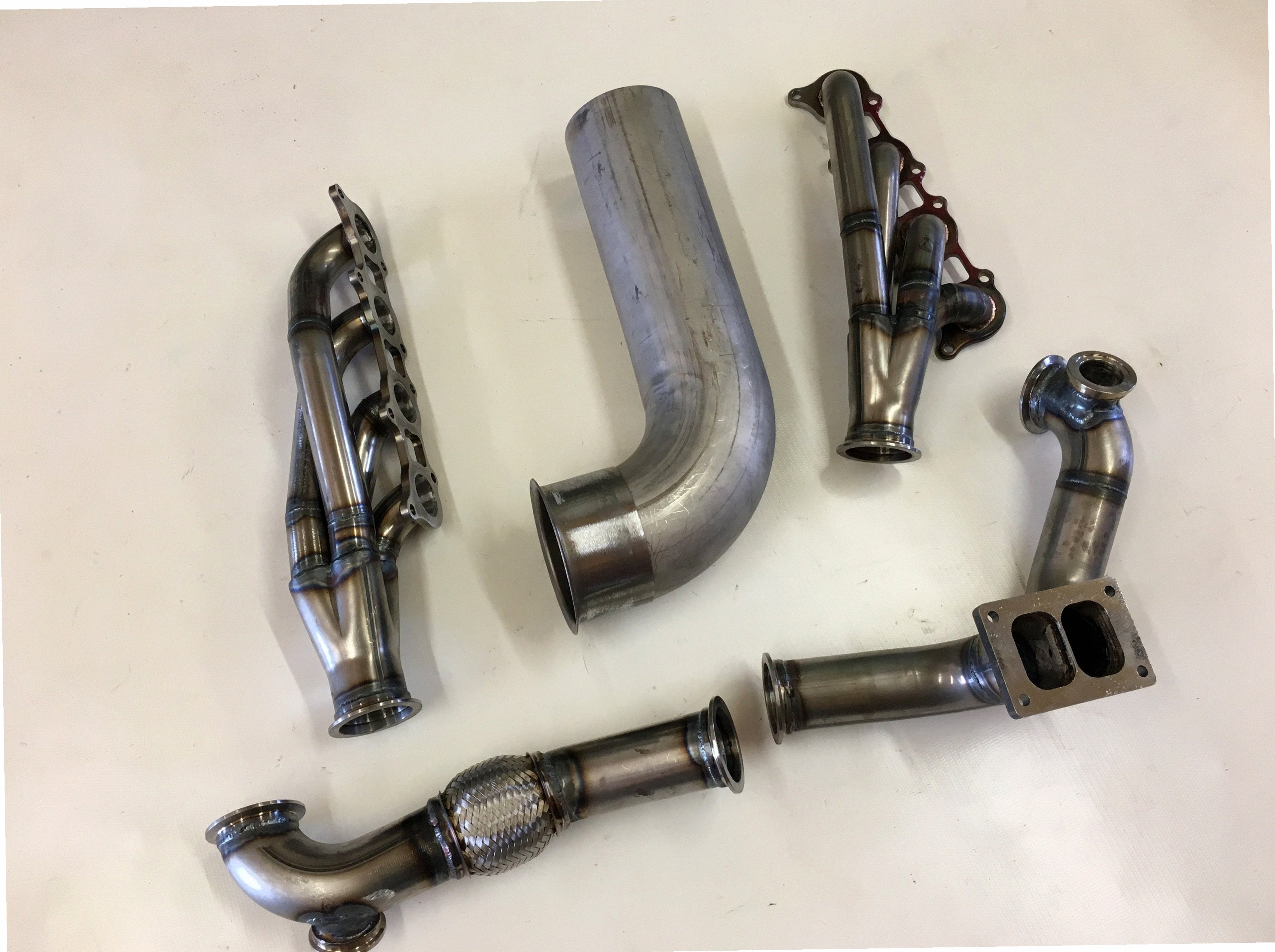 5.0 Coyote 15-18 TO6 Turbo Race Kit — detail view of merge collector, flex bellow joint, and V-band connection