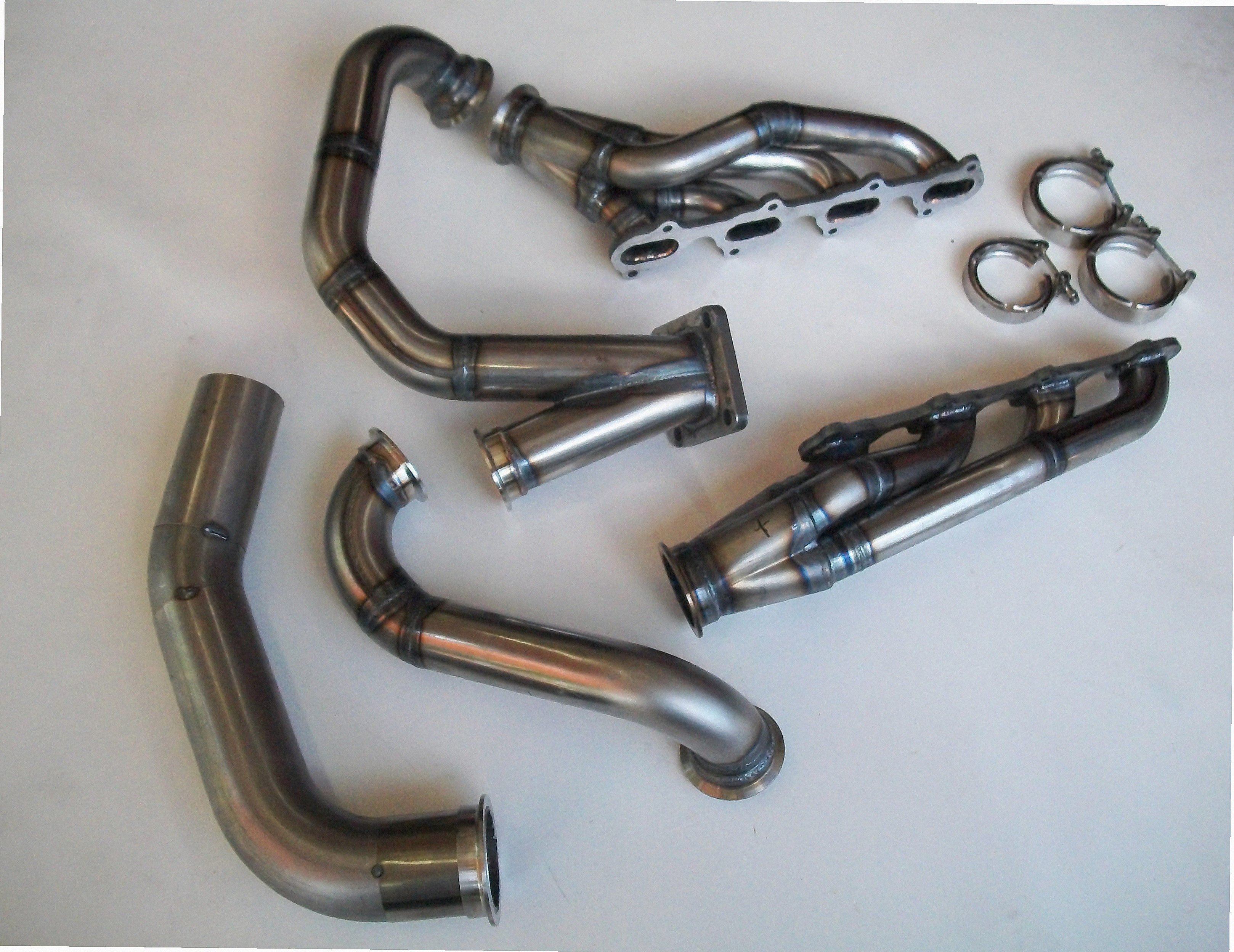 4.6 4V Turbo Street / Drag Kit — passenger-side header with V-band flange and merge collector