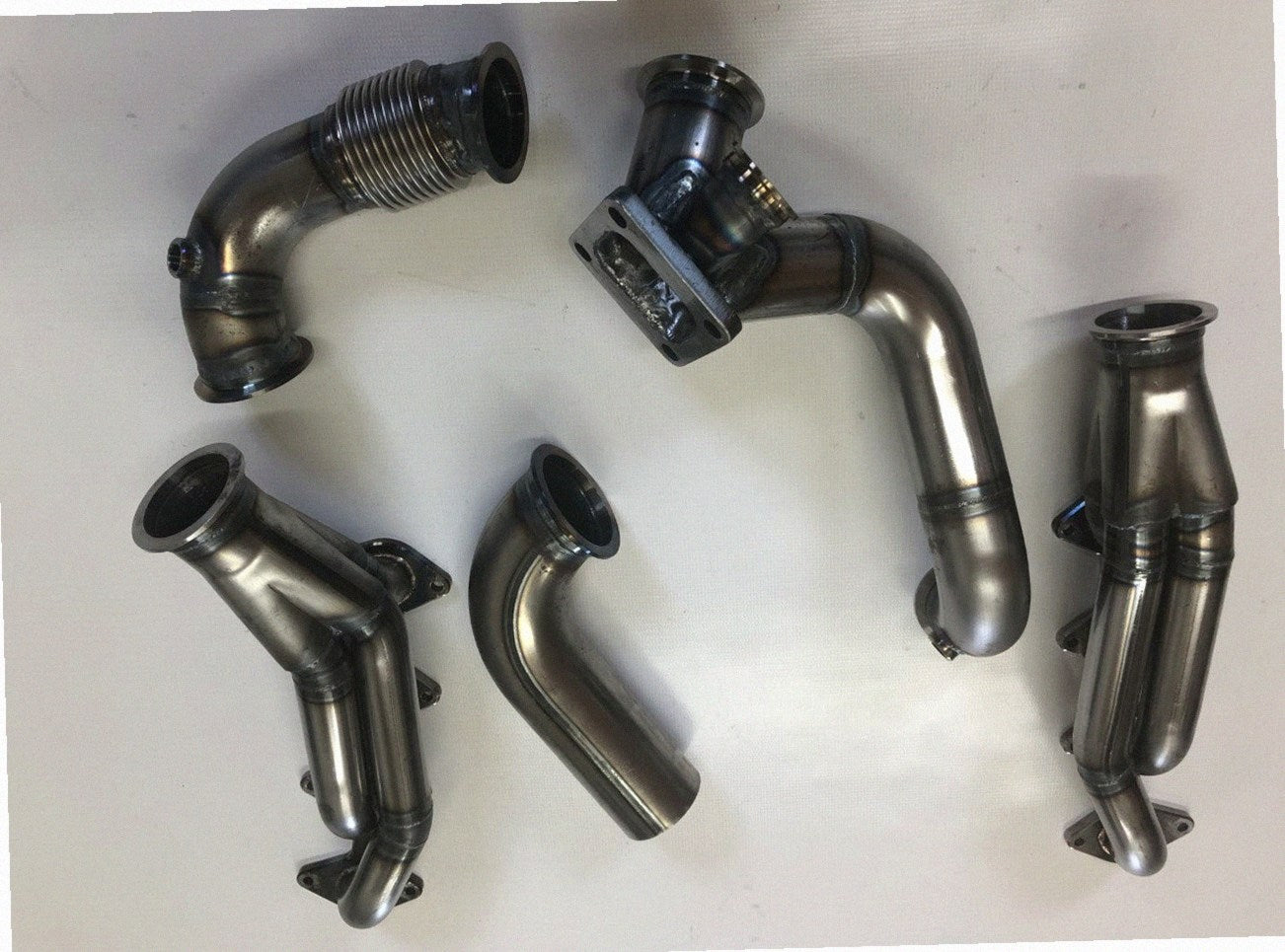 3V Turbo Street Drag Kit — detail view of merge collector, flex bellow joint, and V-band connection