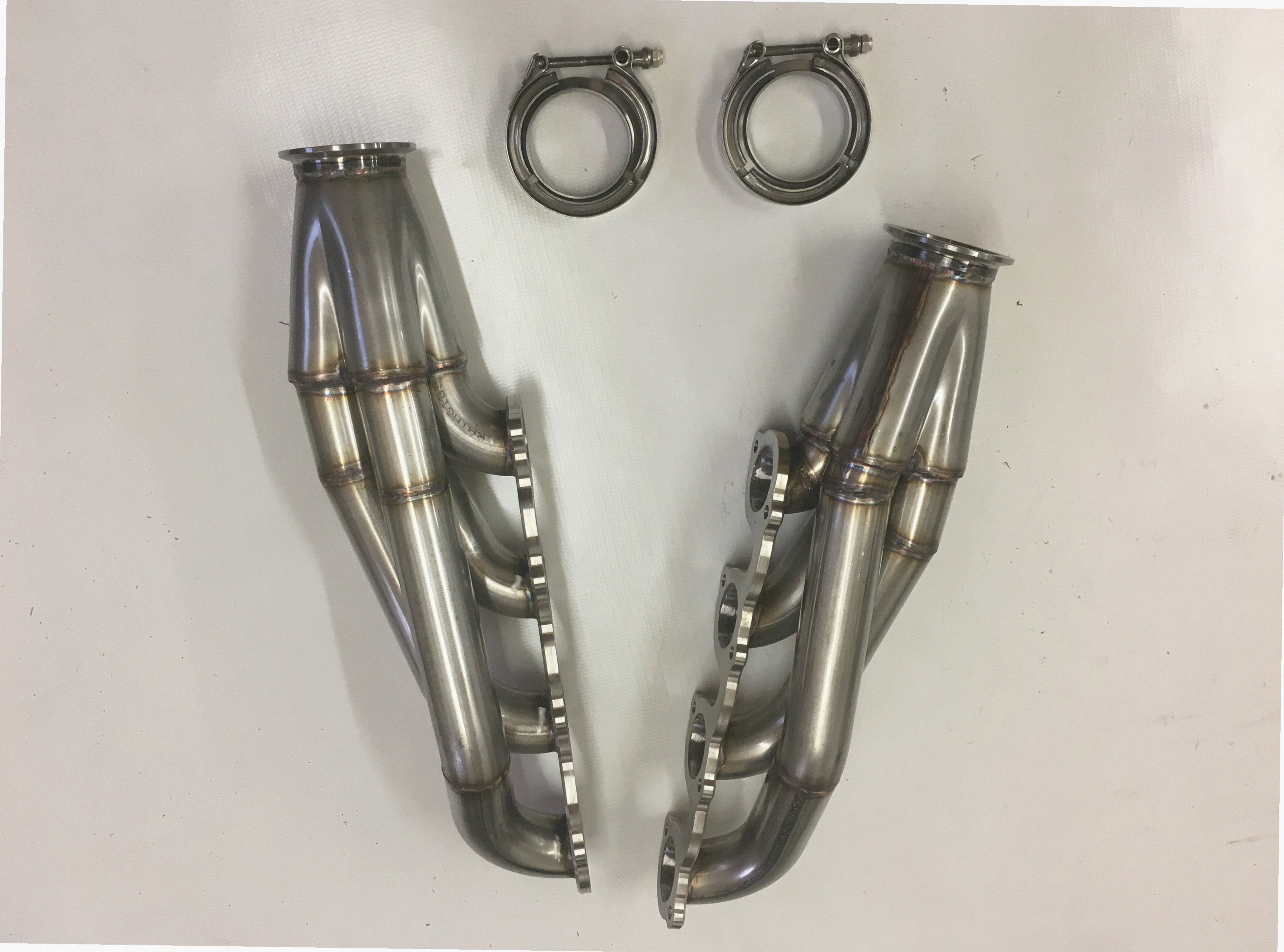 4.6 2V Facing Forward Headers — detail view of merge collector, flex bellow joint, and V-band connection
