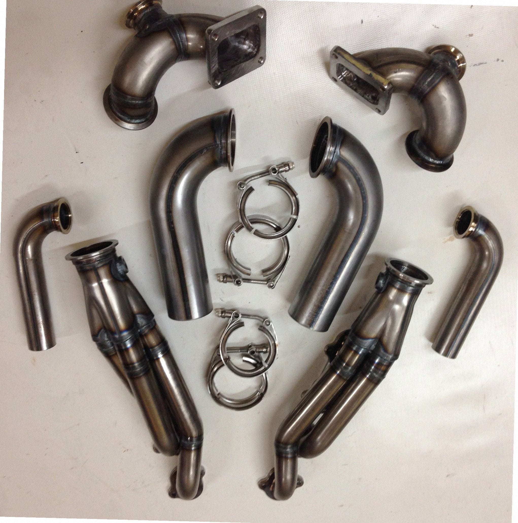 5.4 4V Twin Turbo Hotside — detail view of merge collector, flex bellow joint, and V-band connection
