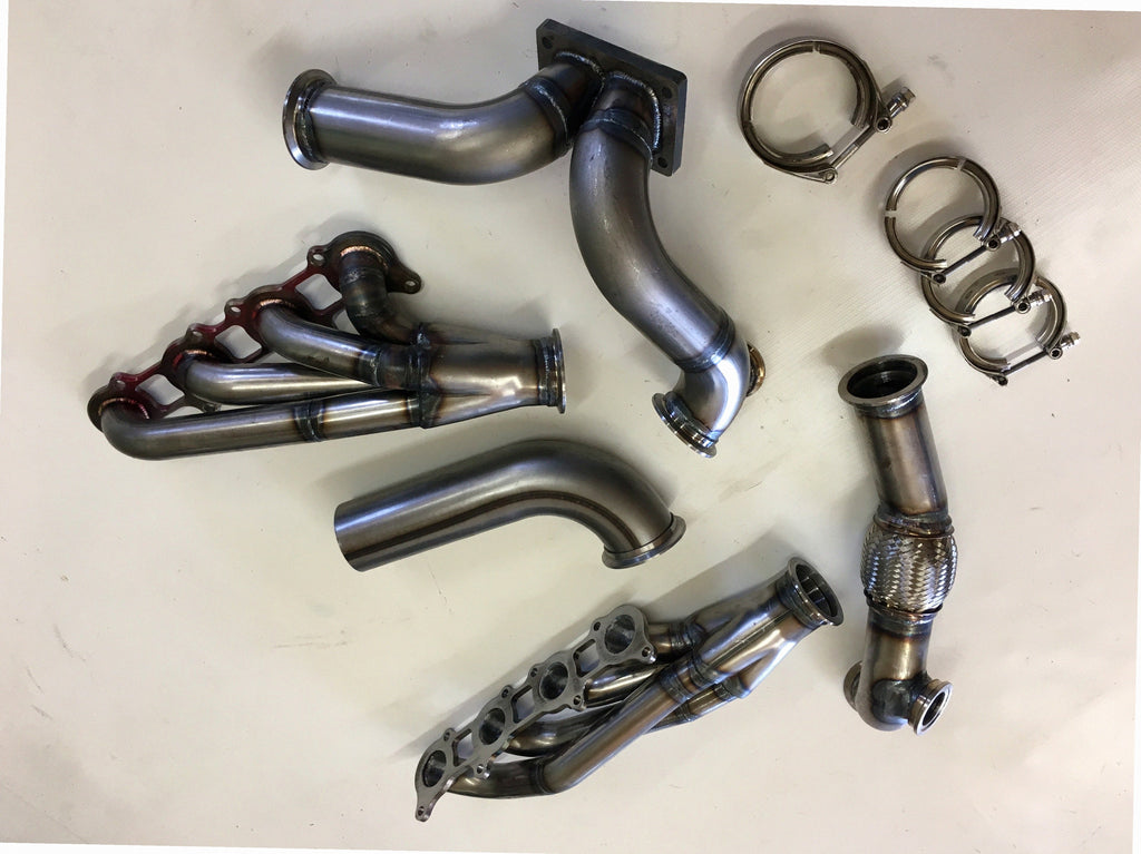 5.0 Coyote 15-18 TO4 Turbo Street/Drag Kit — detail view of merge collector, flex bellow joint, and V-band connection